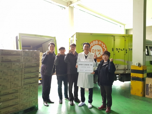 남향푸드또띠아(대표 이군신)와 인천시사회복지협의회 인천기부식품등지원센터(회장 이윤성)은 지난 12일 기부식품 전달식을 진행했다.