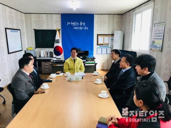 한국사회복지사협회는 11일 중국 후베이성 우한에서 이송된 교민들이 머물고 있는 지역을 방문해 성금을 전달했다.
