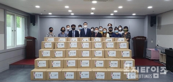 대전기독교종합복지관은 24일 저소득 취약계층에 '코로나10 식료품 키트'를 지원했다.