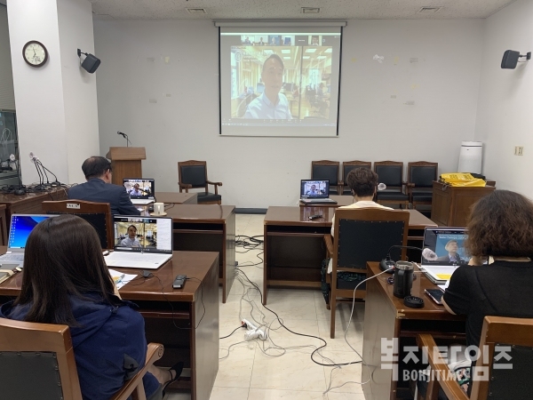 서상목 한국사회복지협의회장(사진 제일 앞줄 왼쪽)이 29일 열린 'ICSW 동북아시아지역 웨비나 온라인 세미나'에 참여하고 있는 모습.