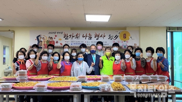 서울시립뇌성마비복지관은 24일 사랑의열매 강북구 나눔봉사단과 함께 추석맞이 나눔 행사를 진행했다.