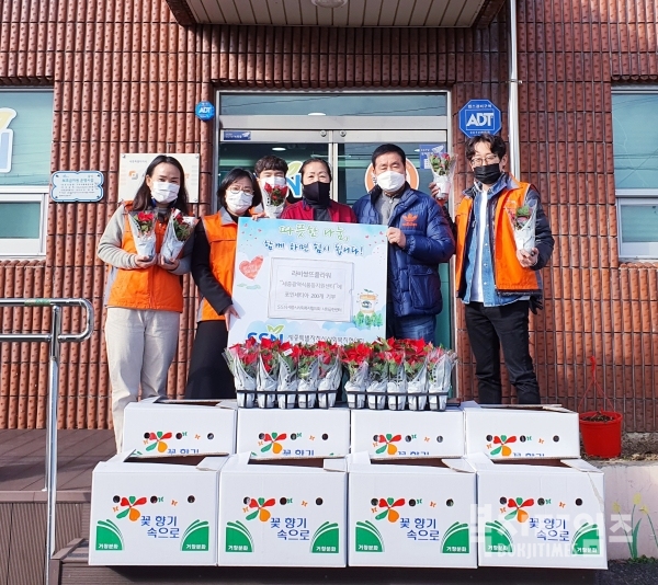라비쌍뜨플라워는 24일 코로나 블루로 어려움을 겪는 복지사각지대를 위해 반려식물을 기부했다.