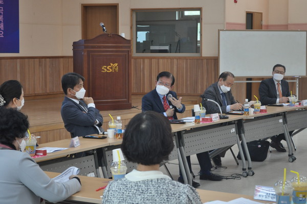 서상목 한국사회복지협의회장이 사회복지분야의 현안과 지역협의회 발전방안에 대해 이야기하고 있다.