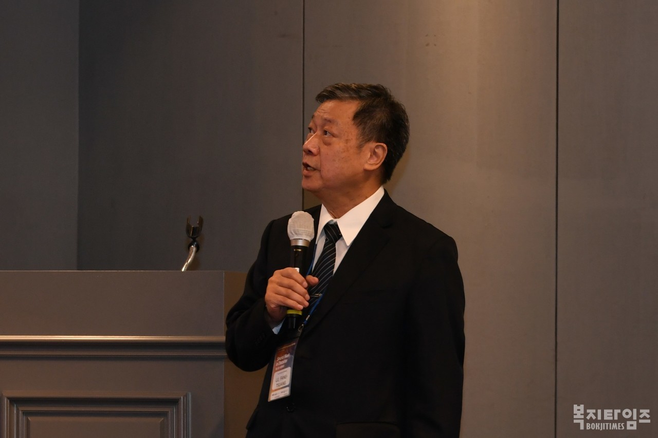 2023 국제사회복지협의회(ICSW) 동북아지역대회 2일차 현장에서 루 팡 쓰엉(Lu Fang-Tsuang) 대만 사회복지법인 자제재단 팀장이 대만 사례 발표를 하고 있다.