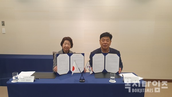 한국지적발달장애인복지협회와 일본'전국손을잡는육성회'는 지난 21일 일본 시즈오카에서 한일 발달장애인 교류 활성화를 위한 업무협약을 체결했다.