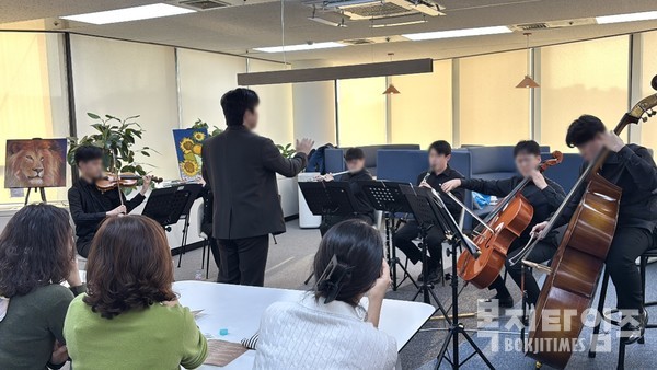 음악회는 지난 29일 남산과 잠실 오피스에서 열렸으며, 플루트, 클라리넷, 첼로 등 다양한 악기 연주와 함께 구성원 간 소통과 유대감을 강화하는 시간으로 마련됐다. 