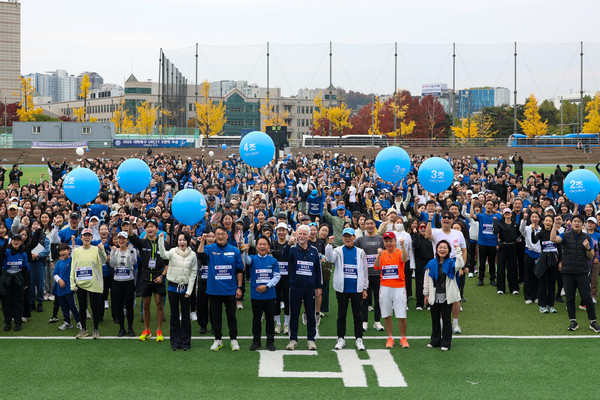 롯데장학재단은 지난 8일 연세대학교 신촌캠퍼스와 안산둘레길 일대에서 열린 '제1회 온코런(ONCORUN)'에 참가했다.