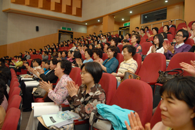 이날 총회에는 전국의 요양보호사 교육기관 관계자 300여명이 행사장을 가득 메웠다. 