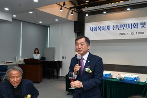건배 제의하는 오승환 한국사회복지사협회장