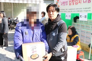 [포토] 화성시동탄치동천종합사회복지관, 사랑을 전하는 김장김치 나눔 진행