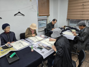 도봉동어르신복지관, '데생 중급반' 운영으로 어르신 평생교육 확대