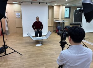 강남구 학리·삼성시니어센터, 어르신 100명 대상 장수사진 촬영 행사 진행