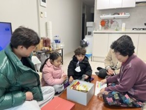 원주 명륜종합사회복지관, 고사리손과 함께 전한 연말 온기