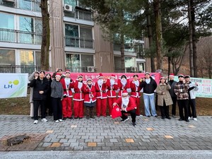 군포시가야종합사회복지관, 고은땅마을서 몰래 온 산타 크리스마스 나눔 실시