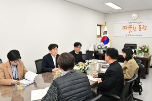 김현훈 회장 “규제 넘는 ‘여백의 행정’ 필요”… 영등포 ‘그냥드림’서 해법 모색