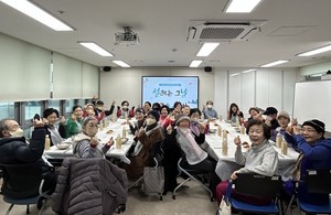“만두 빚으며 빚어낸 이웃사랑”… 압구정노인복지관, 설맞이 ‘설레는 그날’ 행사 성료