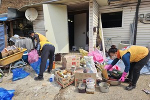 홍천군 적십자봉사회, 쓰레기 더미 속 위기가구에 ‘평온한 일상’ 선물