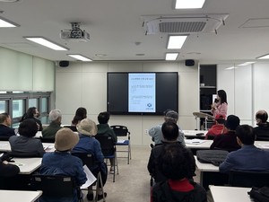 압구정노인복지관, 어르신 대상 '보이스피싱 및 금융교육' 진행